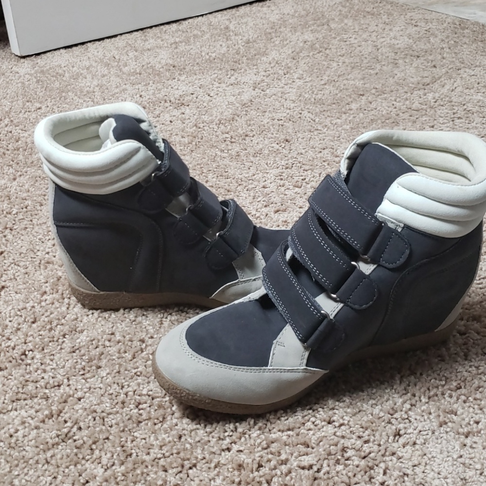Wedge sneakers